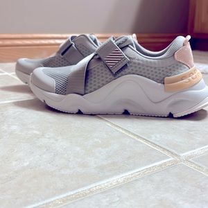 Sorel Size 8 women’s sneakers